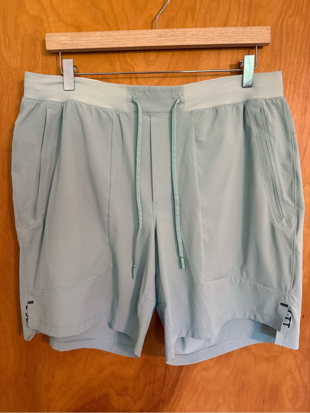 Lululemon License to Train 7 Inch Linerless Drawstring Shorts Mint Size XL Men